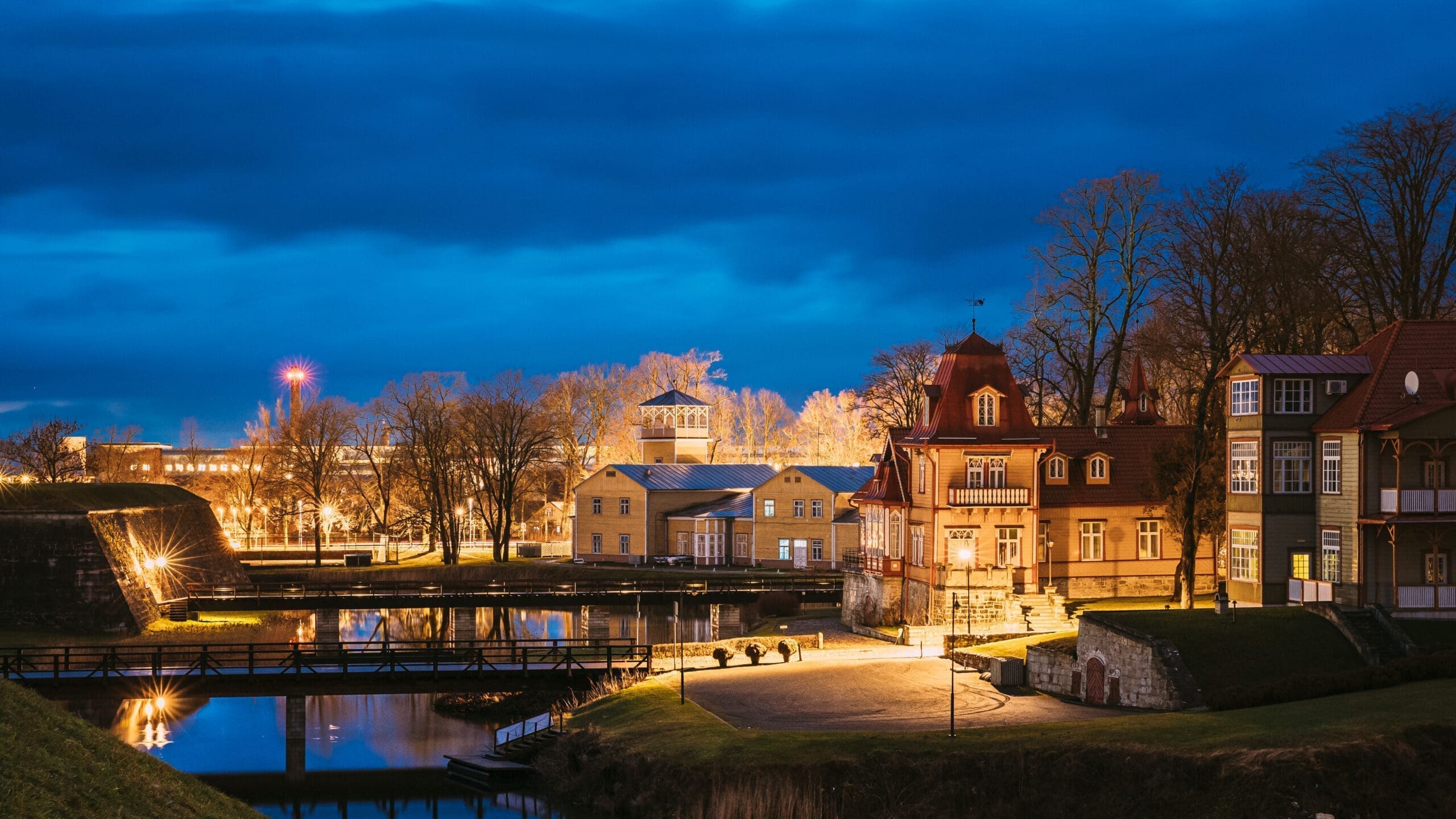 Kuressaare, Estonia. Old Wooden Mansion Ekesparre Boutique Hotel In Wooden Art Nouveau In Evening Blue Hour Night Туры по северным странам с IBG Travel